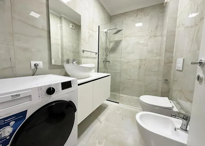 New Bazaar, Grand * Tirana