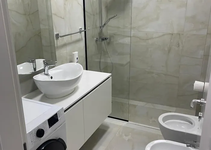 New Bazaar, Grand Apartment *