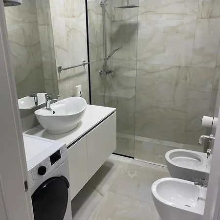 New Bazaar, Grand Apartment *