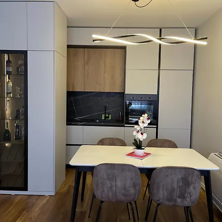 New Bazaar, Grand Apartment