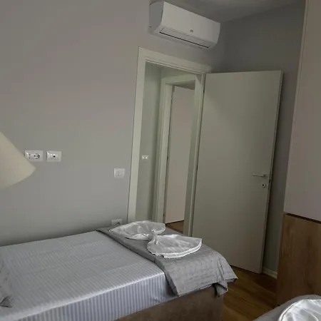 New Bazaar, Grand Apartment