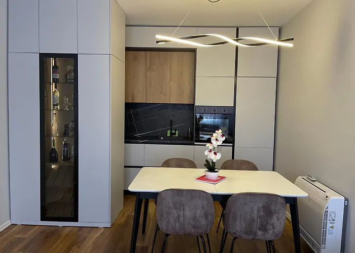 New Bazaar, Grand Apartamento