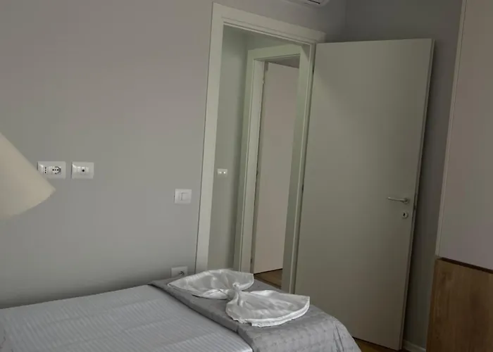 New Bazaar, Grand Apartamento